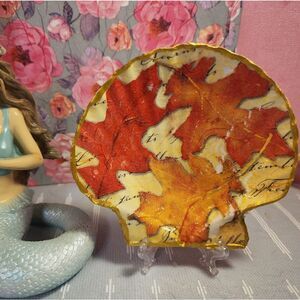 DECOUPAGE SCALLOPED FAN SHELL 